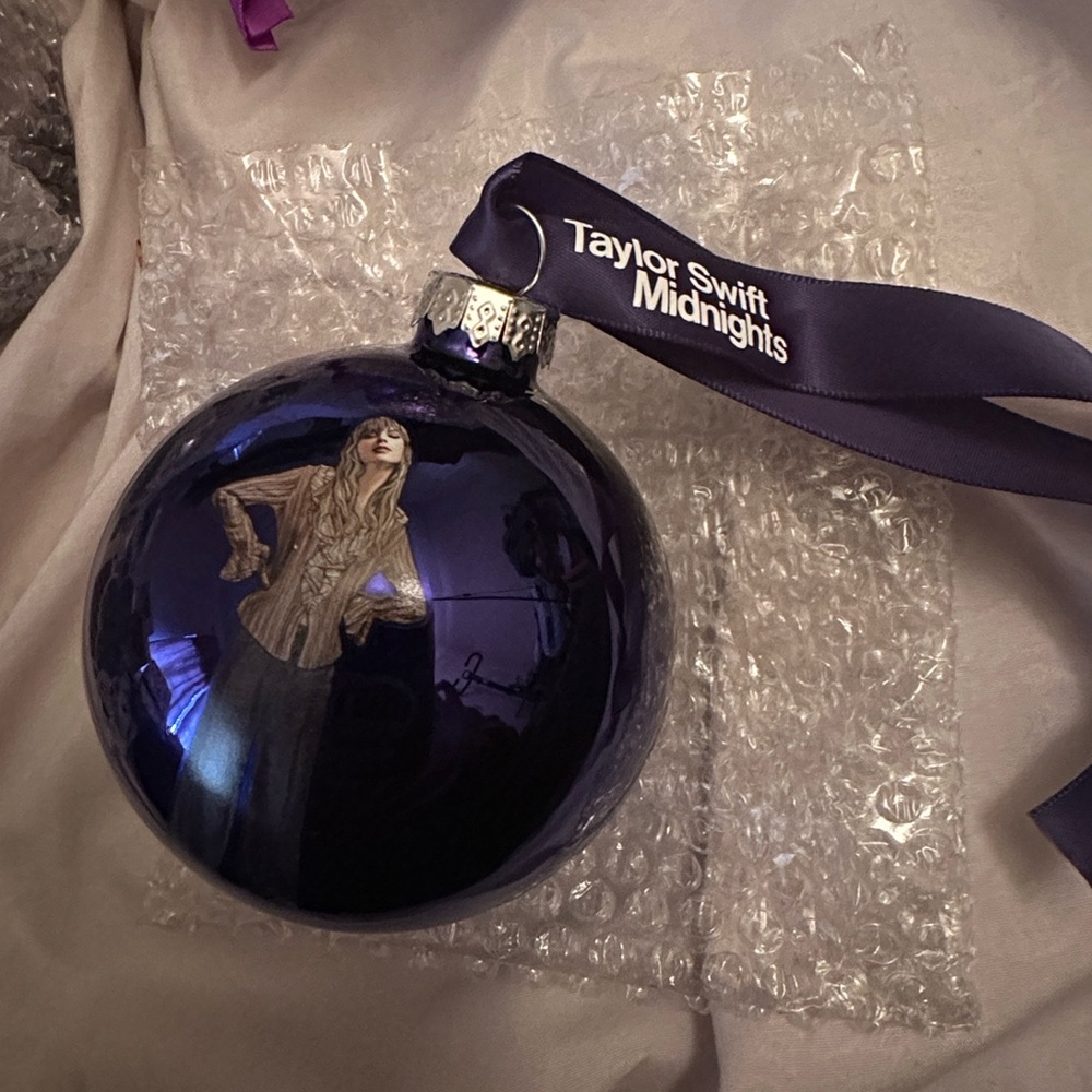 Taylor Swift Christmas Ball Ornaments. - Picture 9 of 12